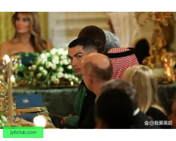 名记曝特朗普办公室悬挂与C罗合影 照片记录两位巨星交情深厚